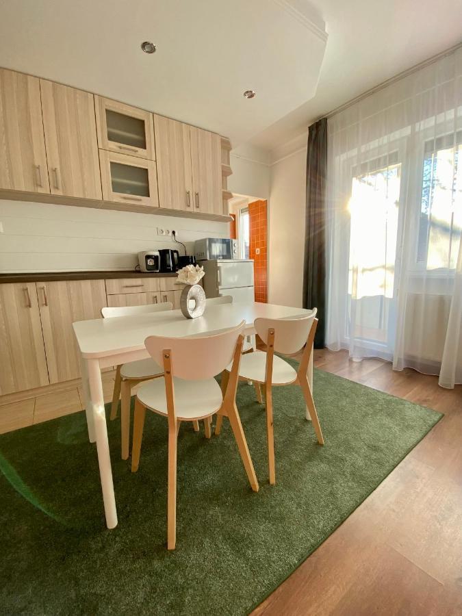 Esther Apartman Татабанья Экстерьер фото